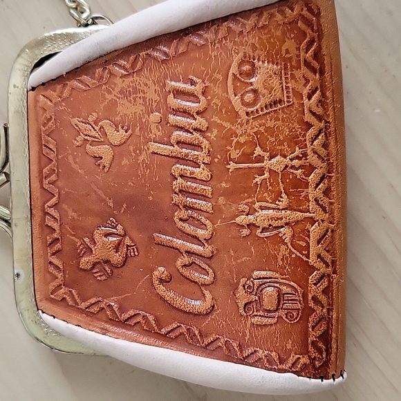 Columbia Tooled Leather Coin Purse Keychain - Picture 3 of 5